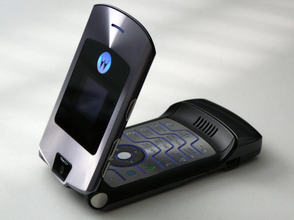 Motorola RAZR2 V9 2G 3G Flip Mobile Phone